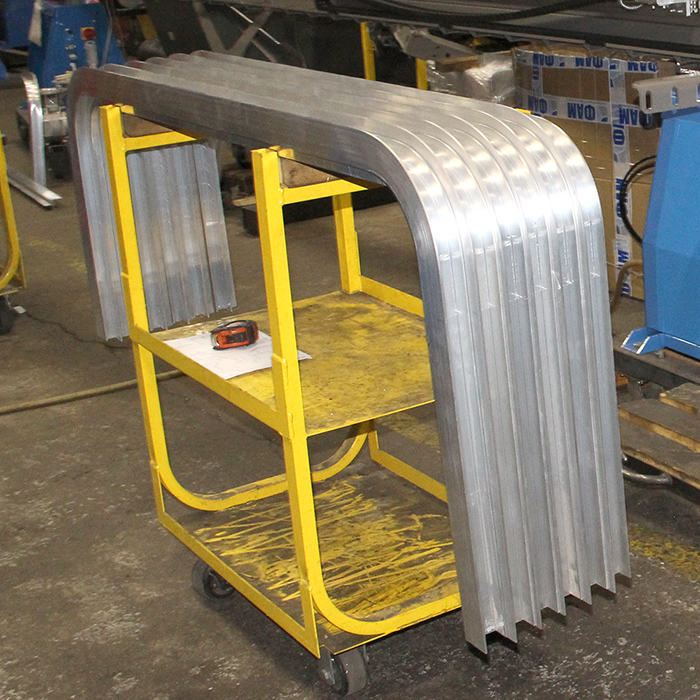Серийная гибка сложного алюминиевого профиля со 100% повторяемостью на трубогибочном автомате MASTER.3X 